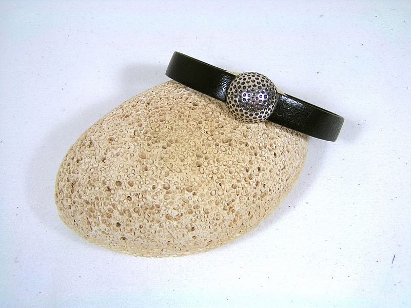 L&aelig;rarmb&aring;nd i kuskinn svart med magnetisk l&aring;s golfkule