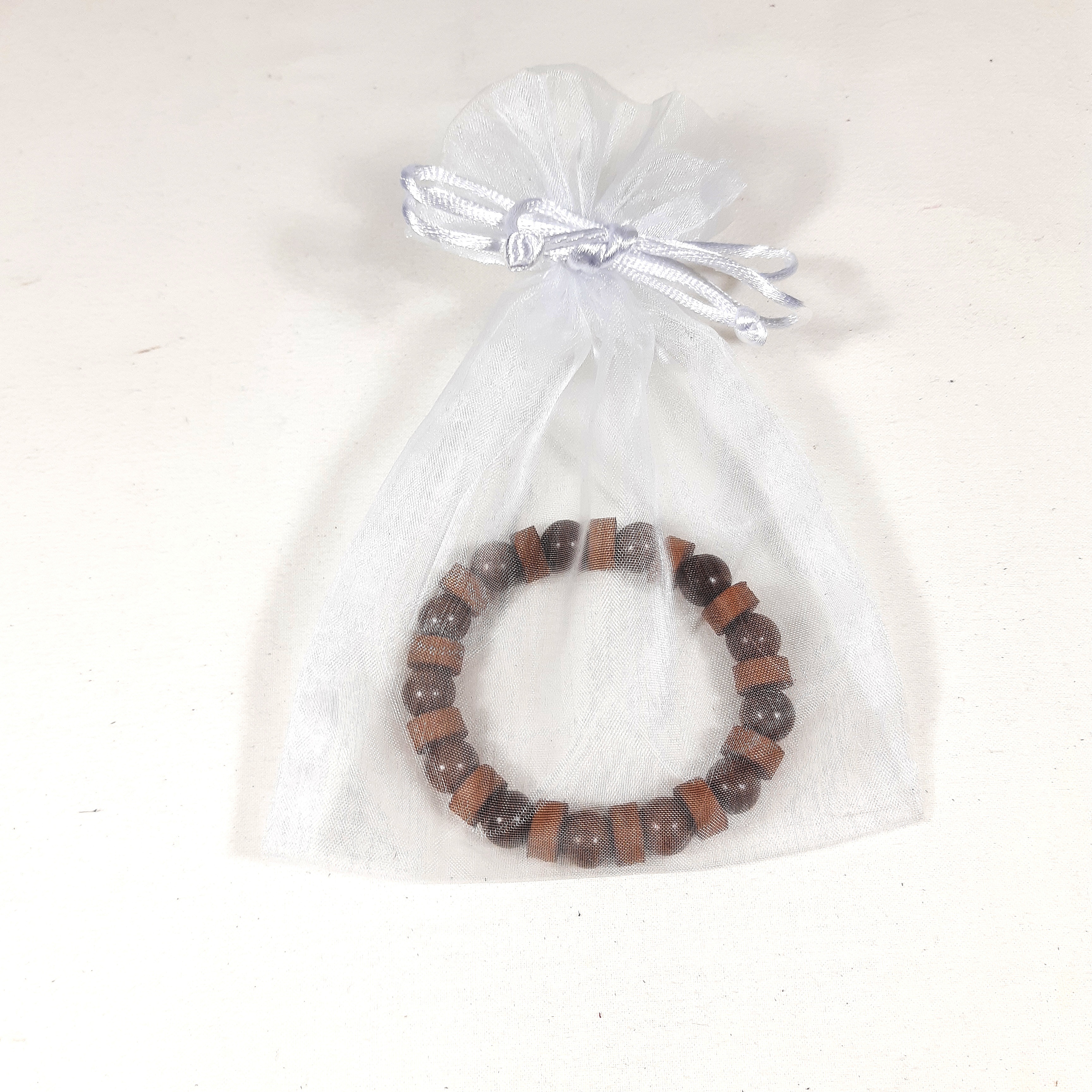 Bracelet extensible cuir et bois de santal