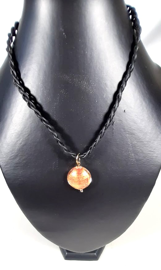 Collier cuir et m&eacute;daillon verre de Murano