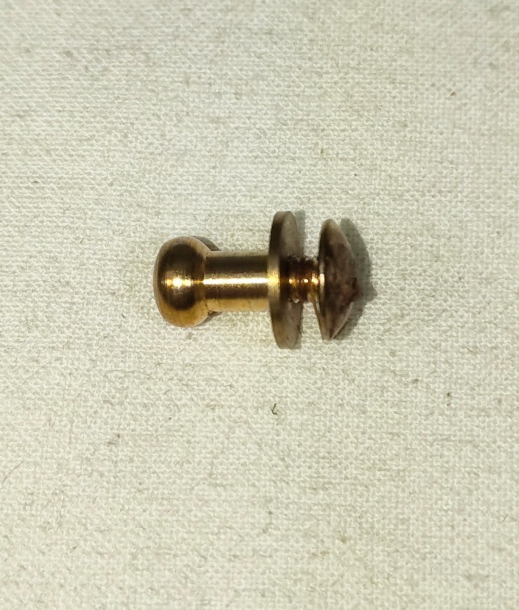 Fermoir m&eacute;tal pour article en cuir : Boutons de col dor&eacute;s