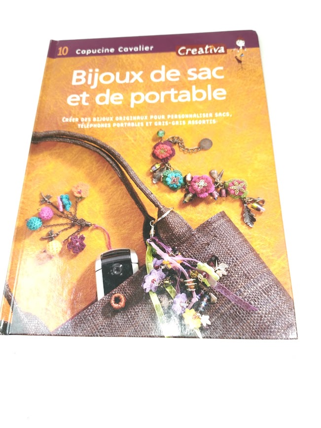 Livre: bijoux de sac et de portables