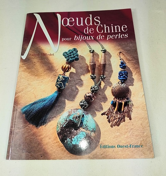 Livre: Noeuds de Chine pour bijoux de perles" 