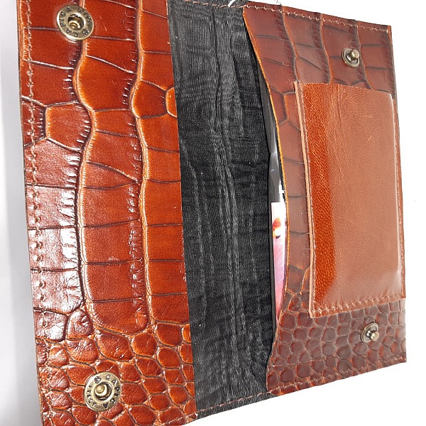 Pochette &agrave; tabac cro&ucirc;te de cuir de vachette imprim&eacute;e fa&ccedil;on croco