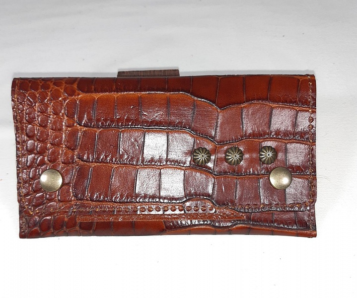 Pochette &agrave; tabac cro&ucirc;te de cuir de vachette imprim&eacute;e fa&ccedil;on croco