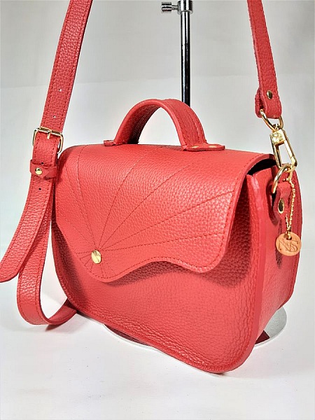 Sac bandouli&egrave;re cuir vachette,fabrication artisanale coloris rouge