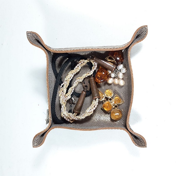 Skinnlomme, praktisk for oppbevaring av n&oslash;kler, smykker osv.