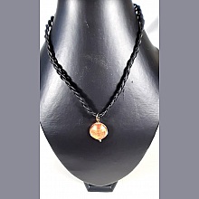 Collier cuir et m&eacute;daillon verre de Murano